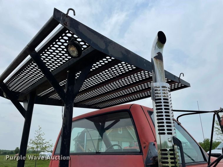 image for item JC9864 1990 GMC C6000  truck with Vermeer tree spade