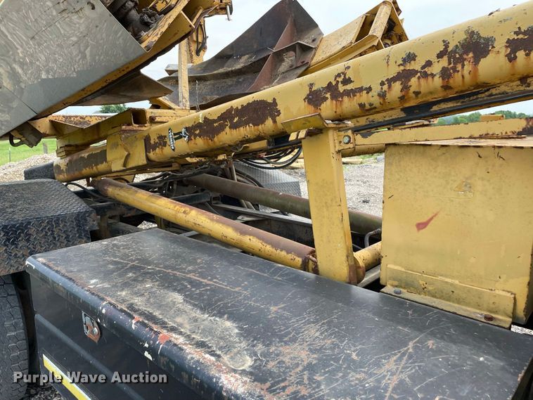 image for item JC9864 1990 GMC C6000  truck with Vermeer tree spade