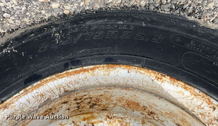 image for item JC9864 1990 GMC C6000  truck with Vermeer tree spade