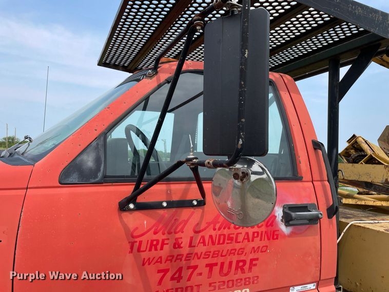 image for item JC9864 1990 GMC C6000  truck with Vermeer tree spade