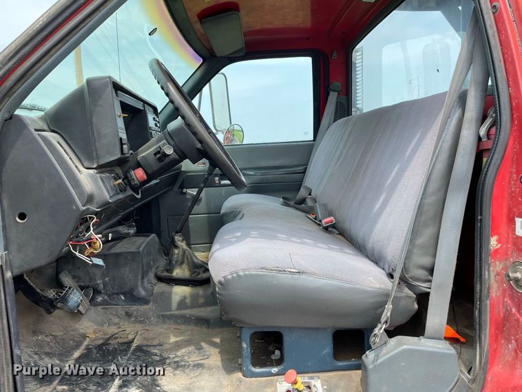 image for item JC9864 1990 GMC C6000  truck with Vermeer tree spade