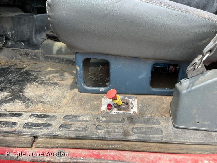 image for item JC9864 1990 GMC C6000  truck with Vermeer tree spade