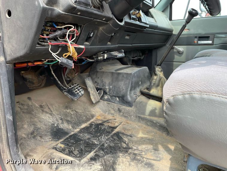 image for item JC9864 1990 GMC C6000  truck with Vermeer tree spade