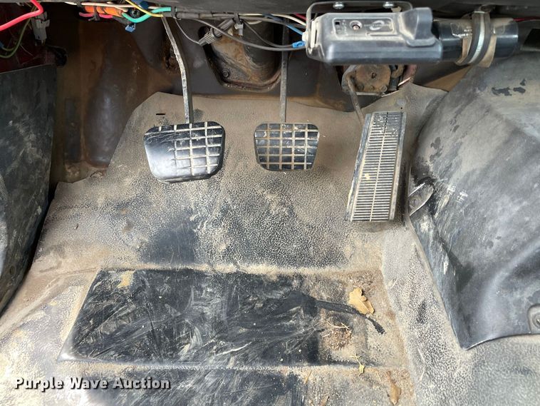 image for item JC9864 1990 GMC C6000  truck with Vermeer tree spade