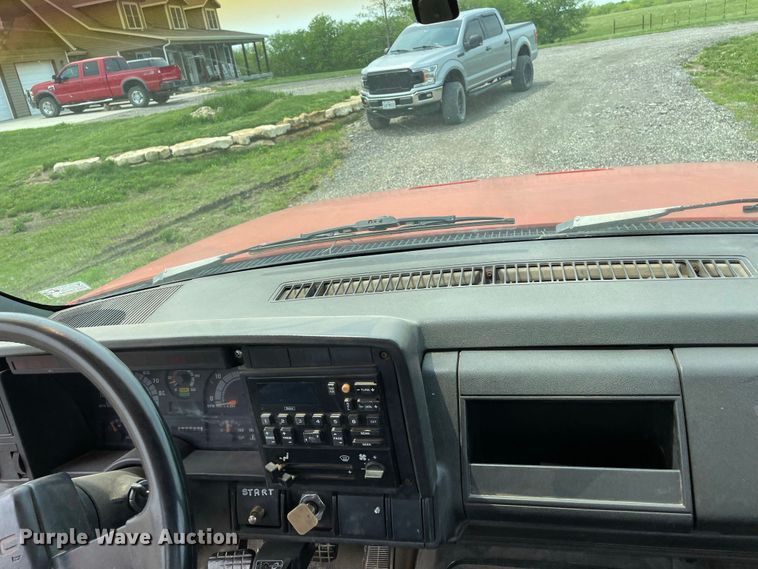 image for item JC9864 1990 GMC C6000  truck with Vermeer tree spade