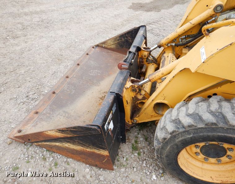 image for item JH9852 2000 John Deere 240  skid steer loader