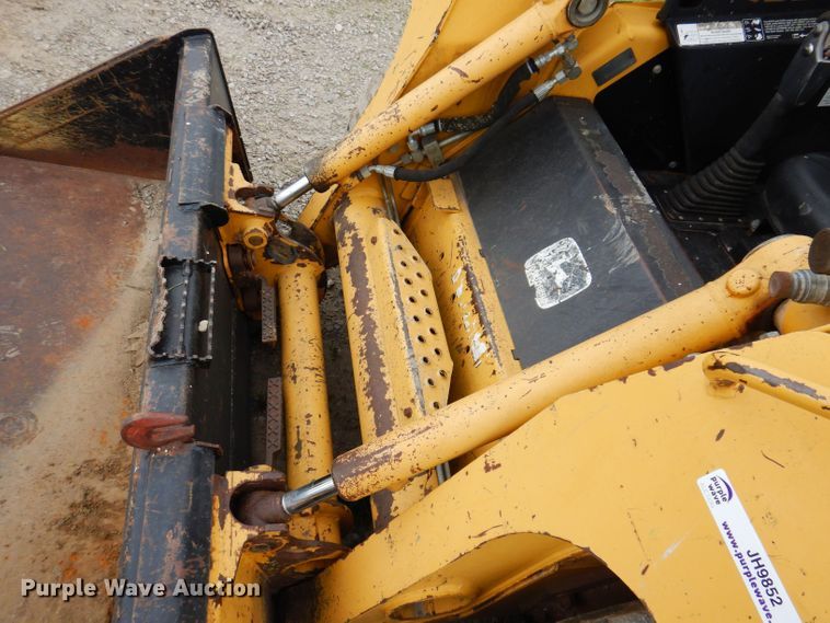 image for item JH9852 2000 John Deere 240  skid steer loader
