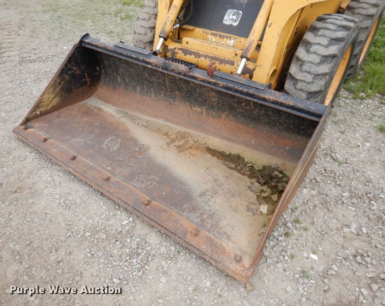 image for item JH9852 2000 John Deere 240  skid steer loader