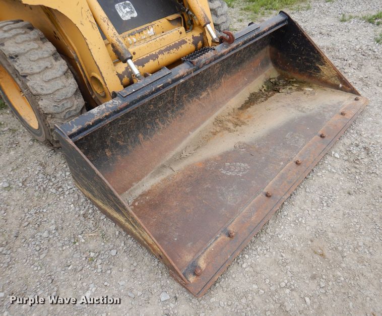 image for item JH9852 2000 John Deere 240  skid steer loader
