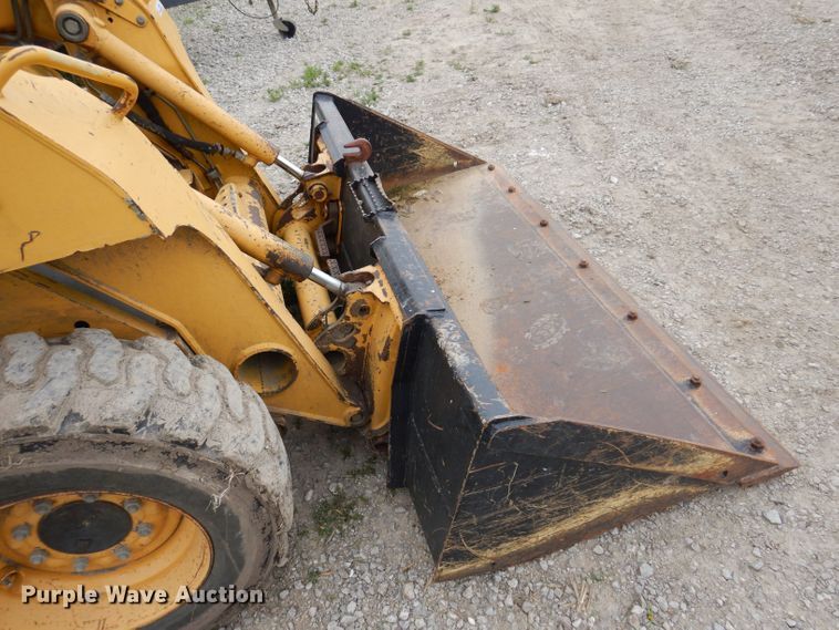 image for item JH9852 2000 John Deere 240  skid steer loader
