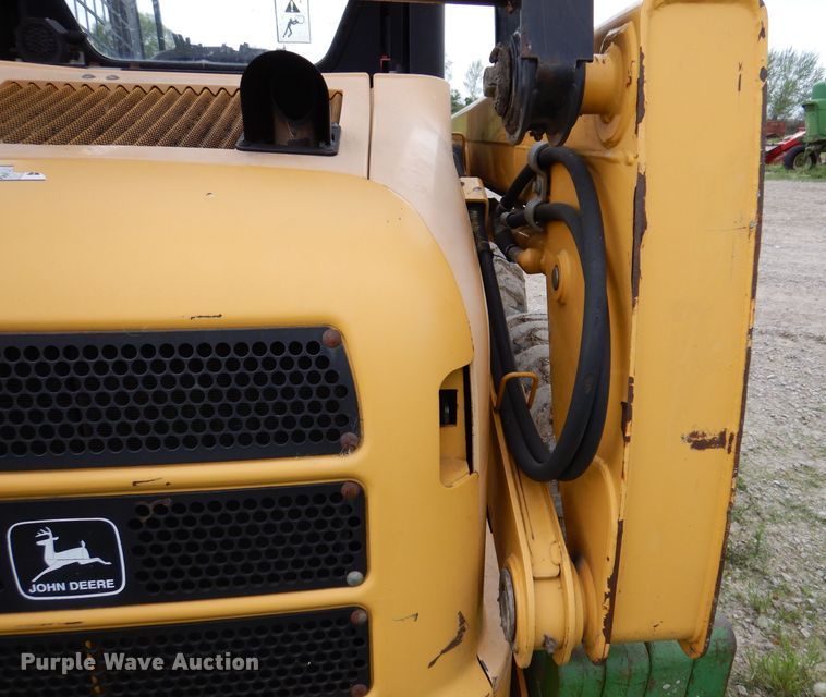 image for item JH9852 2000 John Deere 240  skid steer loader