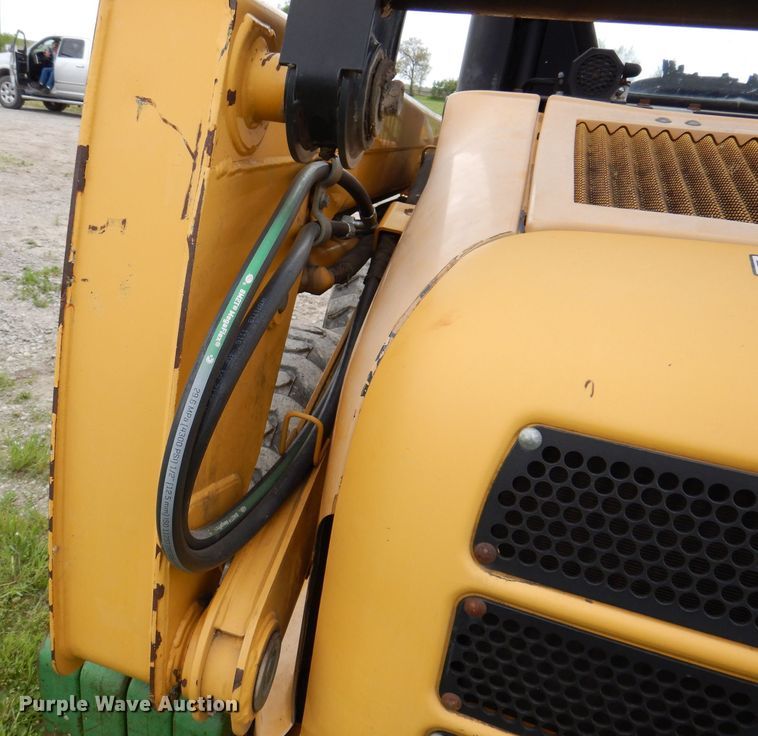 image for item JH9852 2000 John Deere 240  skid steer loader