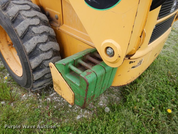 image for item JH9852 2000 John Deere 240  skid steer loader