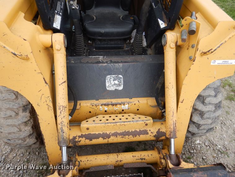 image for item JH9852 2000 John Deere 240  skid steer loader