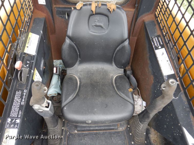 image for item JH9852 2000 John Deere 240  skid steer loader