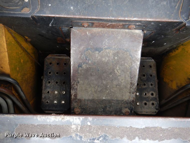 image for item JH9852 2000 John Deere 240  skid steer loader