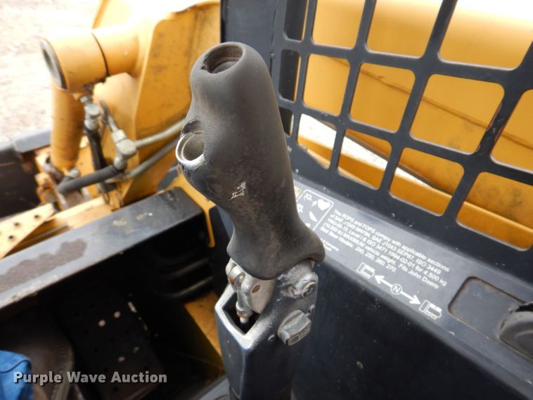 image for item JH9852 2000 John Deere 240  skid steer loader