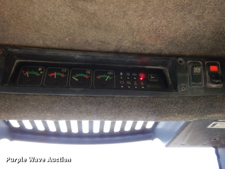 image for item JH9852 2000 John Deere 240  skid steer loader