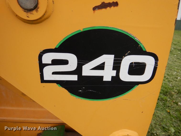 image for item JH9852 2000 John Deere 240  skid steer loader
