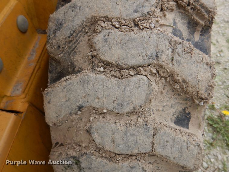 image for item JH9852 2000 John Deere 240  skid steer loader