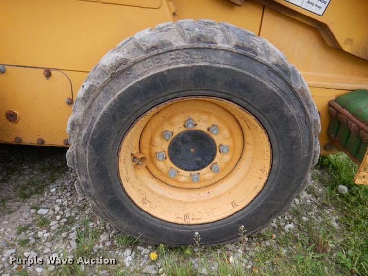 image for item JH9852 2000 John Deere 240  skid steer loader