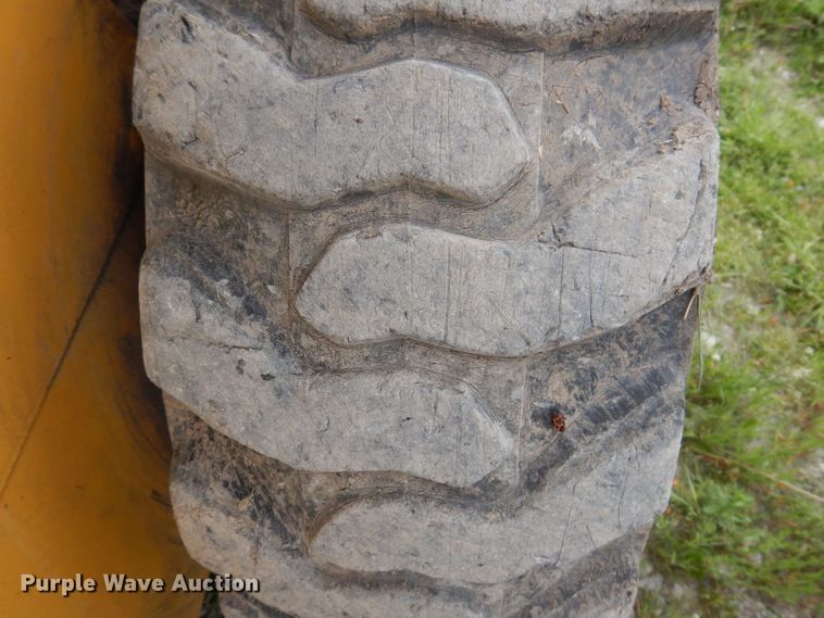 image for item JH9852 2000 John Deere 240  skid steer loader