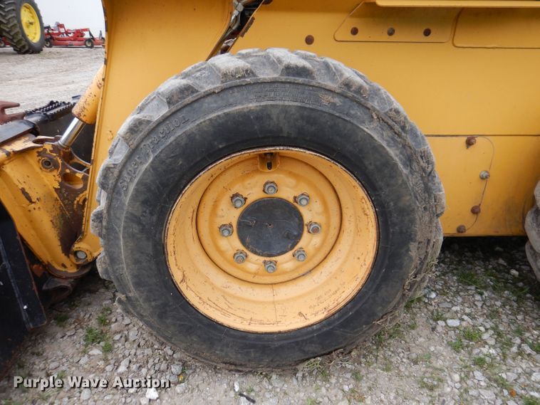 image for item JH9852 2000 John Deere 240  skid steer loader