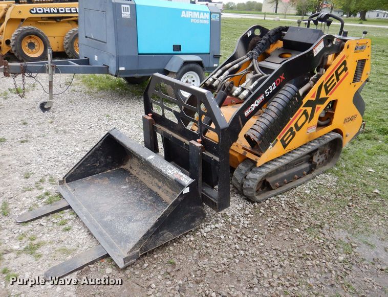 image for item JH9854 Morark Boxer 532  compact utility loader