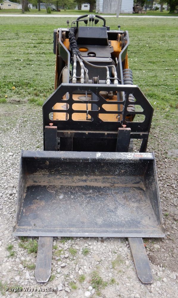 image for item JH9854 Morark Boxer 532  compact utility loader