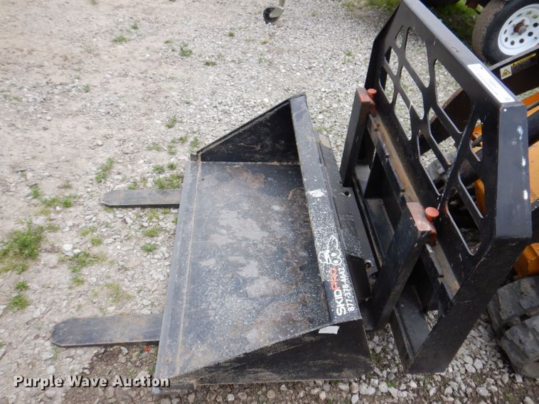 image for item JH9854 Morark Boxer 532  compact utility loader