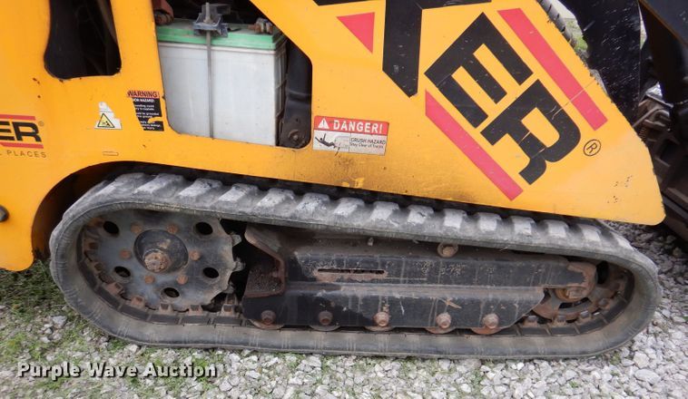 image for item JH9854 Morark Boxer 532  compact utility loader