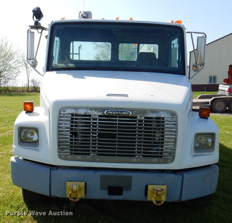 image for item JH9867 2000 Freightliner FL70  utility / service truck