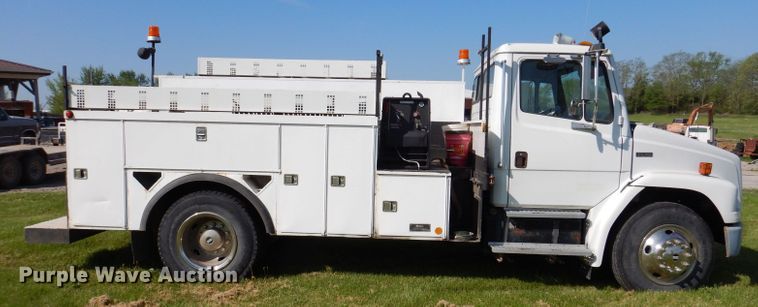 image for item JH9867 2000 Freightliner FL70  utility / service truck