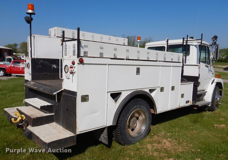 image for item JH9867 2000 Freightliner FL70  utility / service truck