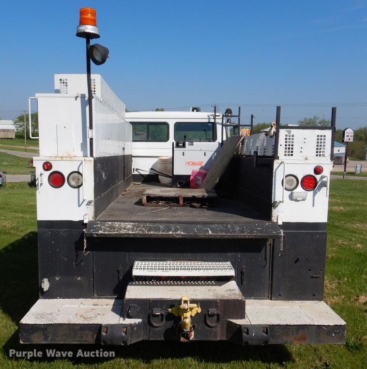 image for item JH9867 2000 Freightliner FL70  utility / service truck