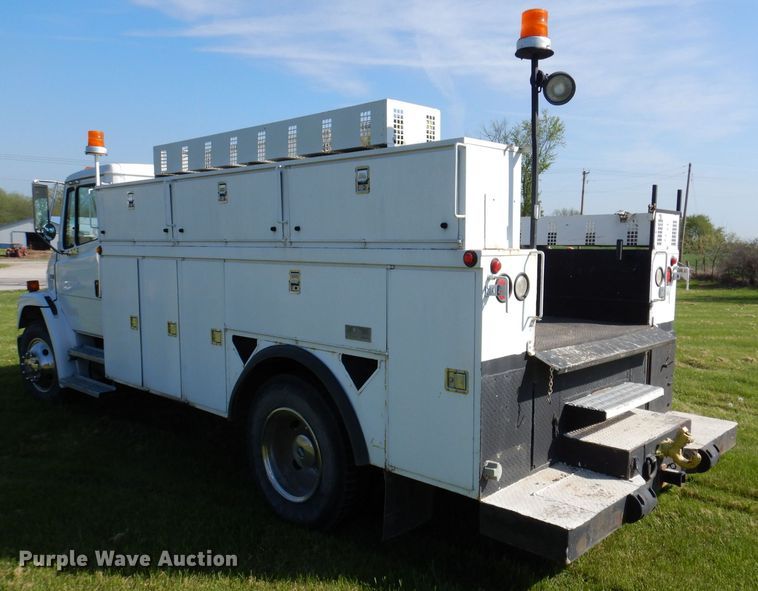 image for item JH9867 2000 Freightliner FL70  utility / service truck