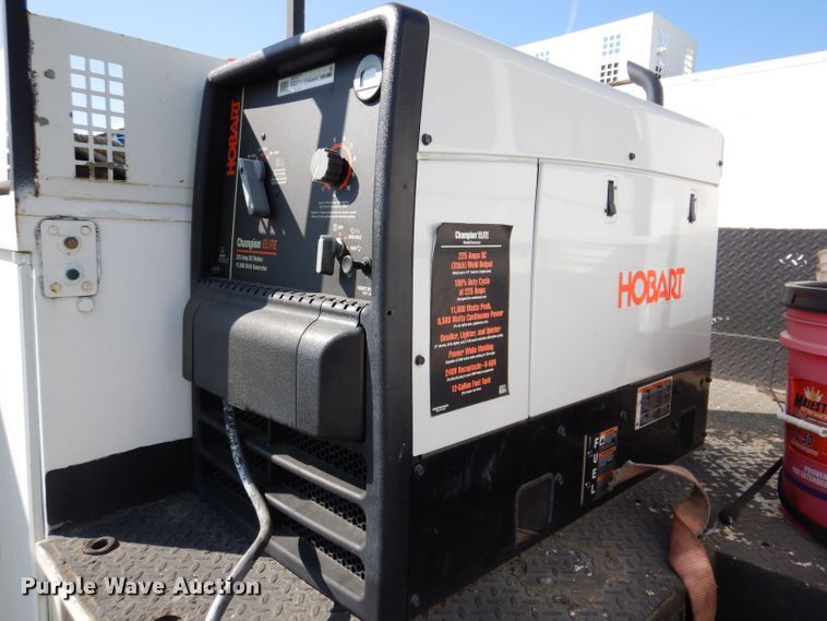 image for item JH9867 2000 Freightliner FL70  utility / service truck