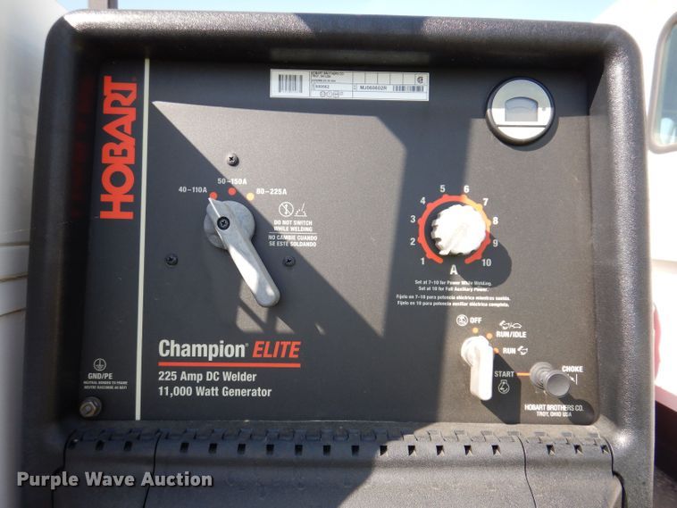 image for item JH9867 2000 Freightliner FL70  utility / service truck