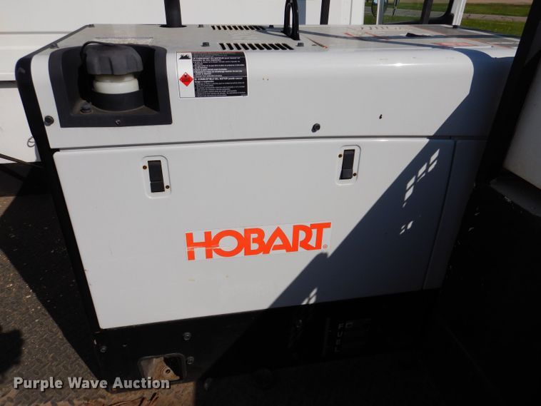 image for item JH9867 2000 Freightliner FL70  utility / service truck