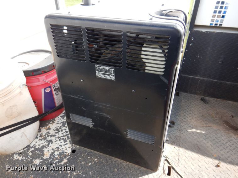 image for item JH9867 2000 Freightliner FL70  utility / service truck