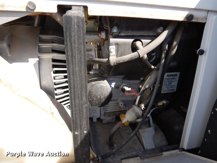 image for item JH9867 2000 Freightliner FL70  utility / service truck