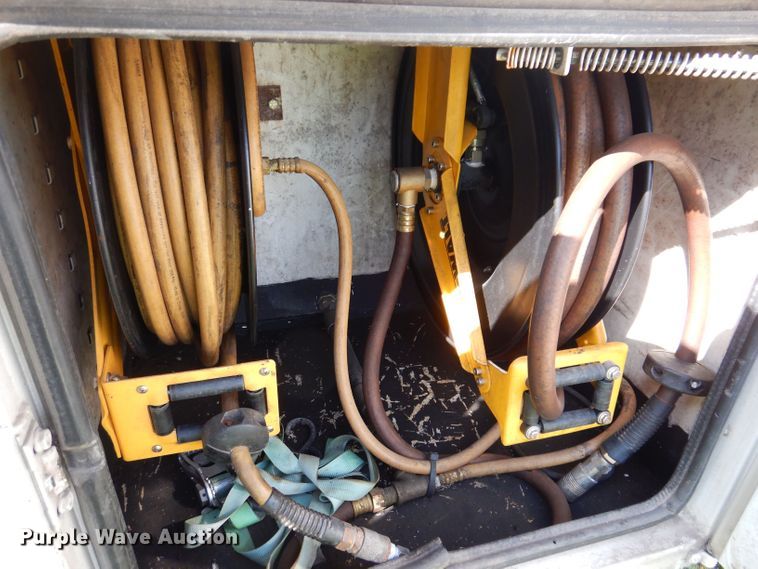 image for item JH9867 2000 Freightliner FL70  utility / service truck