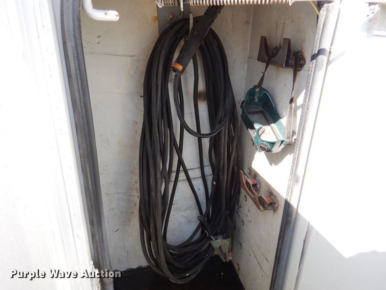 image for item JH9867 2000 Freightliner FL70  utility / service truck