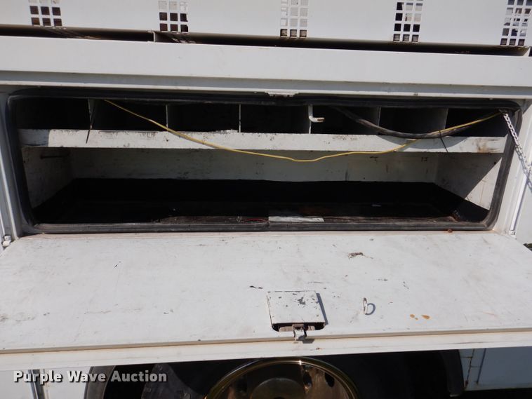 image for item JH9867 2000 Freightliner FL70  utility / service truck