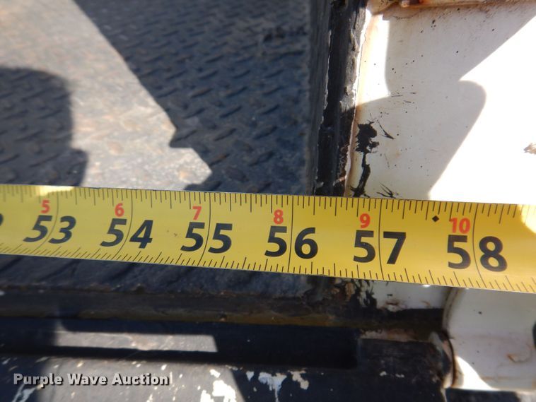 image for item JH9867 2000 Freightliner FL70  utility / service truck