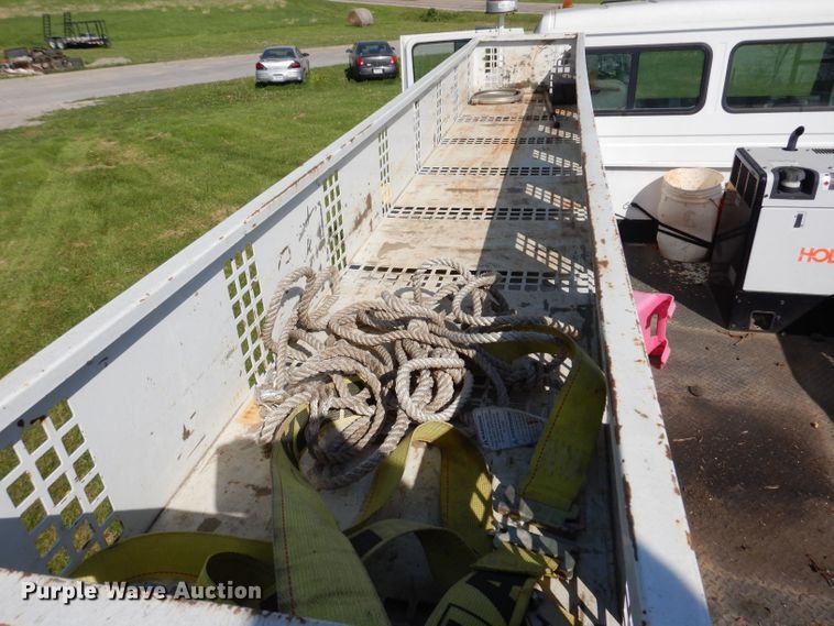 image for item JH9867 2000 Freightliner FL70  utility / service truck