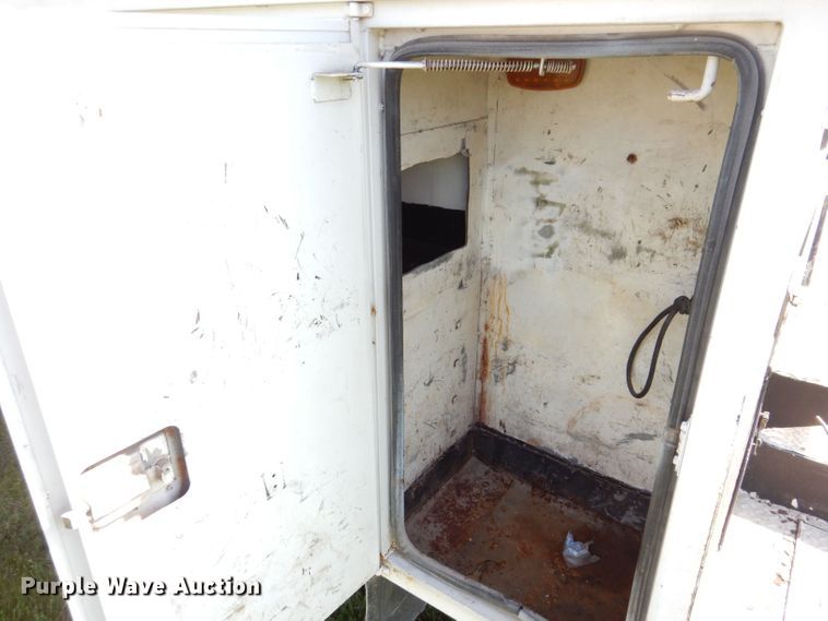 image for item JH9867 2000 Freightliner FL70  utility / service truck