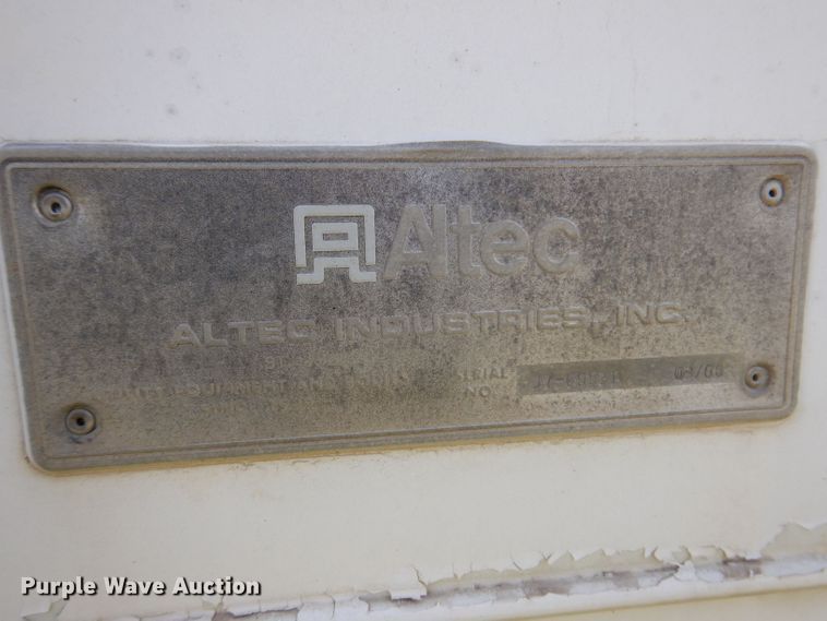 image for item JH9867 2000 Freightliner FL70  utility / service truck