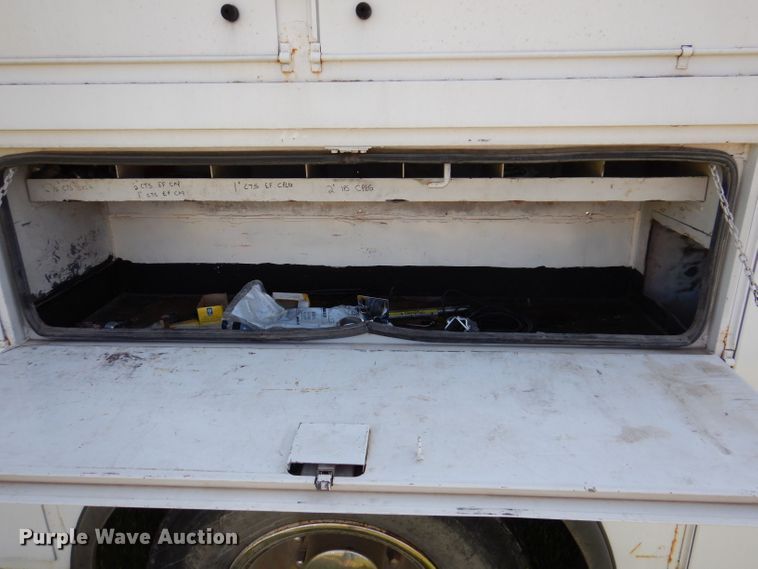 image for item JH9867 2000 Freightliner FL70  utility / service truck