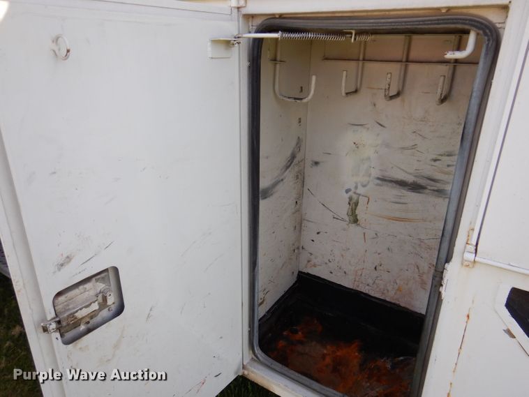 image for item JH9867 2000 Freightliner FL70  utility / service truck